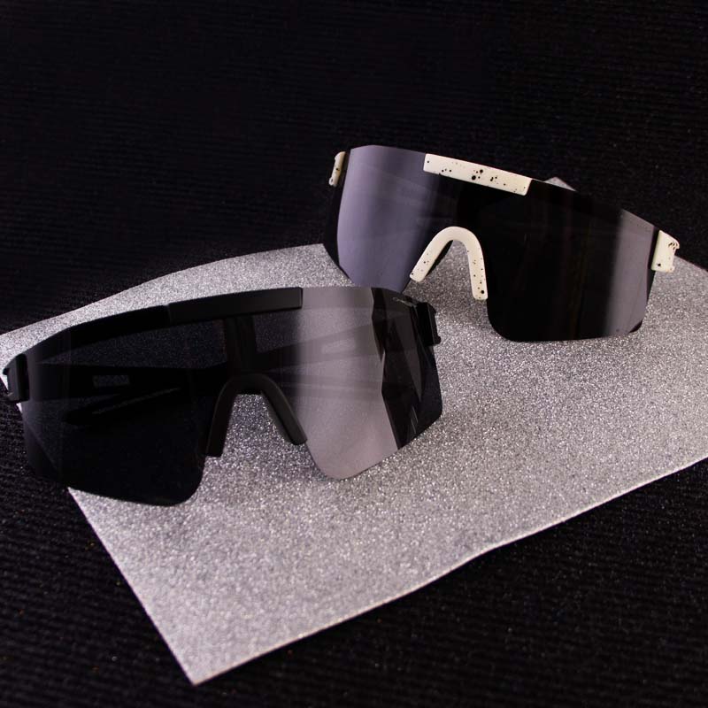 عینک آفتابی ورزشی زنانه و مردانه برند ورزشی Oakley مدل 3049 - تصویر 2
