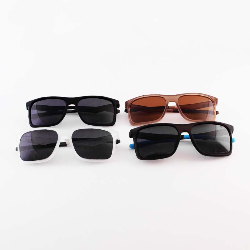 عینک آفتابی زنانه و مردانه برند Oakley مدل WG83103 - تصویر 4