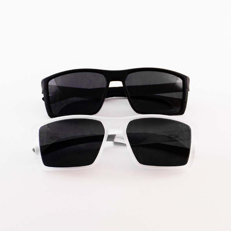 عینک آفتابی زنانه و مردانه برند Oakley مدل WG83106 - تصویر 3