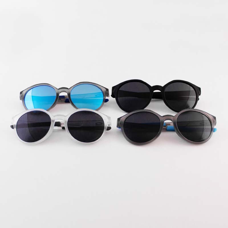 عینک آفتابی زنانه و مردانه برند Oakley مدل WG83110 - تصویر 3