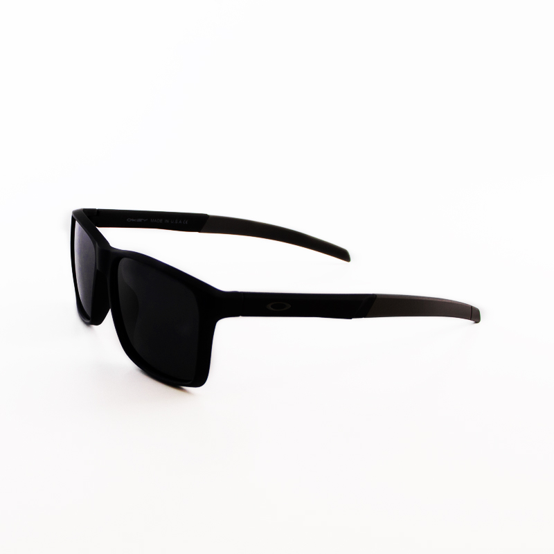 عینک آفتابی زنانه و مردانه برند Oakley مدل WG83111 - تصویر 6
