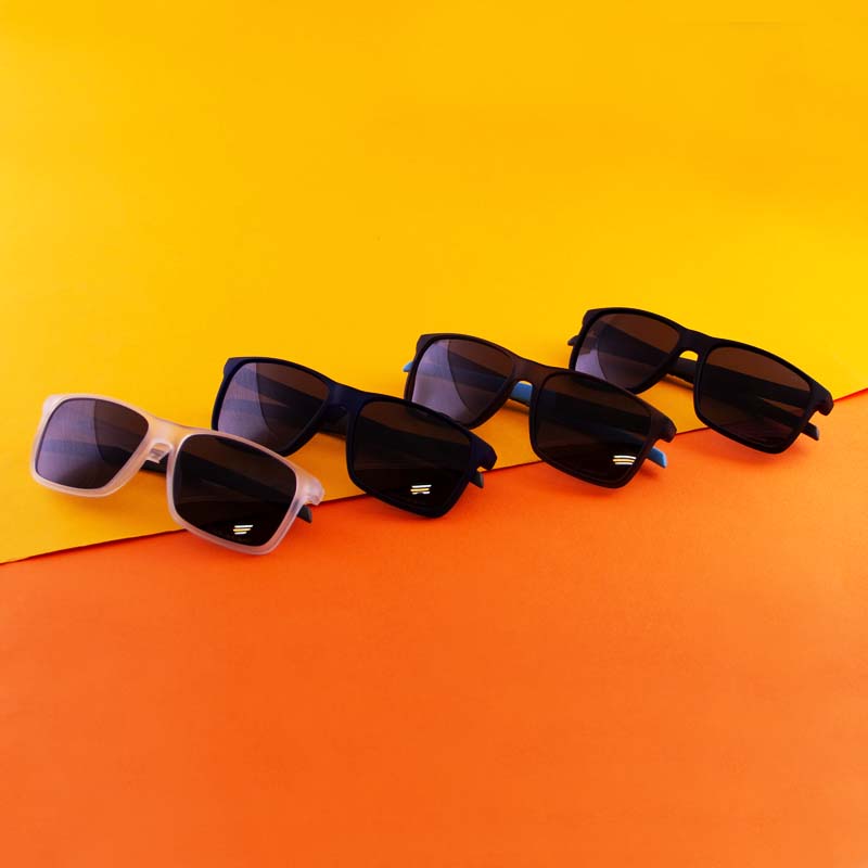 عینک آفتابی زنانه و مردانه برند Oakley مدل WG83111 - تصویر 2