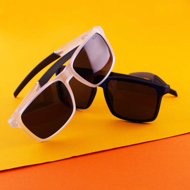 عینک آفتابی زنانه و مردانه برند Oakley مدل WG83111 - تصویر 3