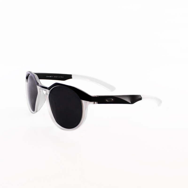 عینک آفتابی زنانه و مردانه برند Oakley مدل WG83117 - تصویر 6