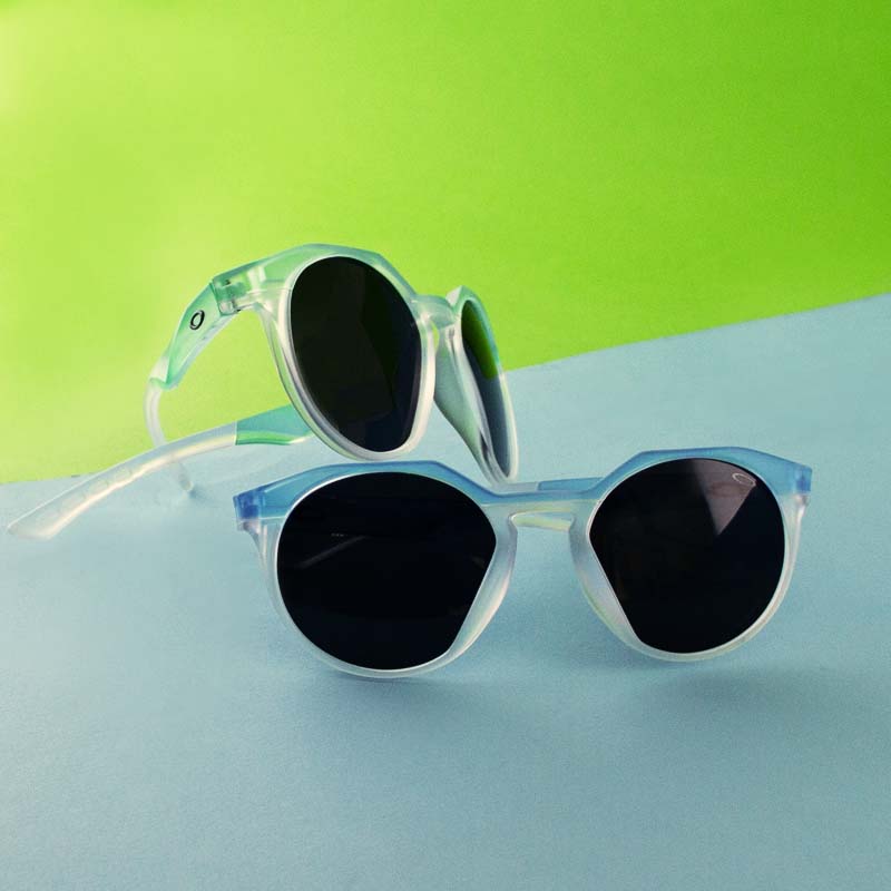 عینک آفتابی زنانه و مردانه برند Oakley مدل WG83117 - تصویر 3