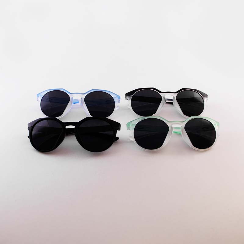 عینک آفتابی زنانه و مردانه برند Oakley مدل WG83117 - تصویر 4