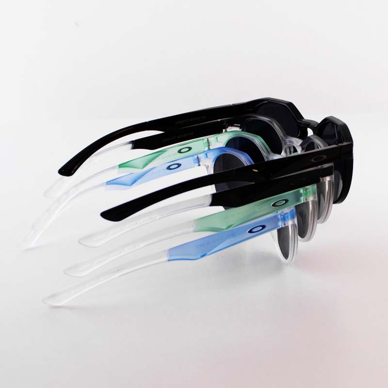 عینک آفتابی زنانه و مردانه برند Oakley مدل WG83117 - تصویر 5