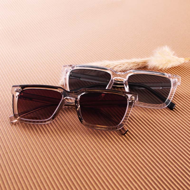 عینک آفتابی زنانه و مردانه برند Prada مدل X33809 - تصویر 2